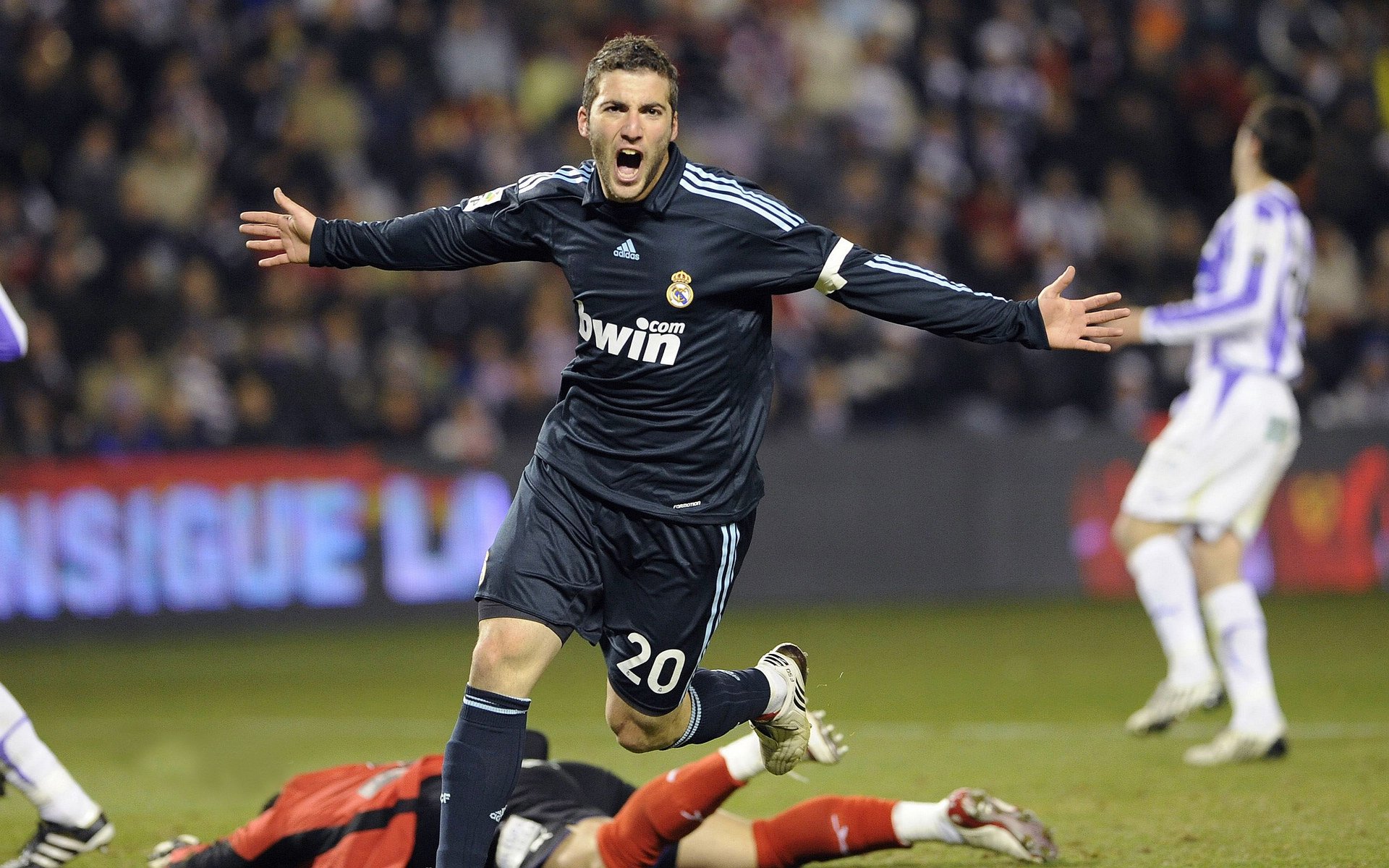 姆巴佩重返赛场，爆冷首场状态出色，加拿大队观众沸腾！引发球迷热议