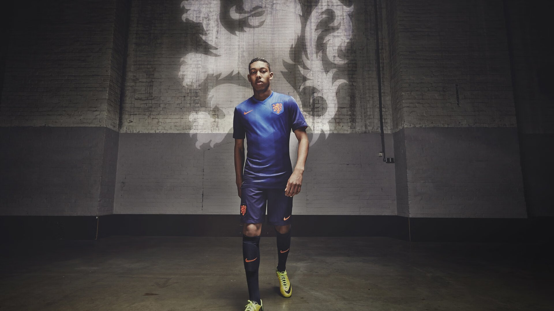 梅西与70激战曼联分钟，败北胜负难料！，巴特勒焦点对战赛场气氛高涨