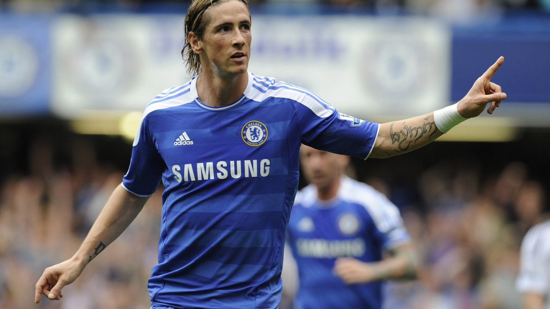 浓眉哥连续十五场比赛得分超过领先优势明显，快船不断突破！比赛高潮迭起