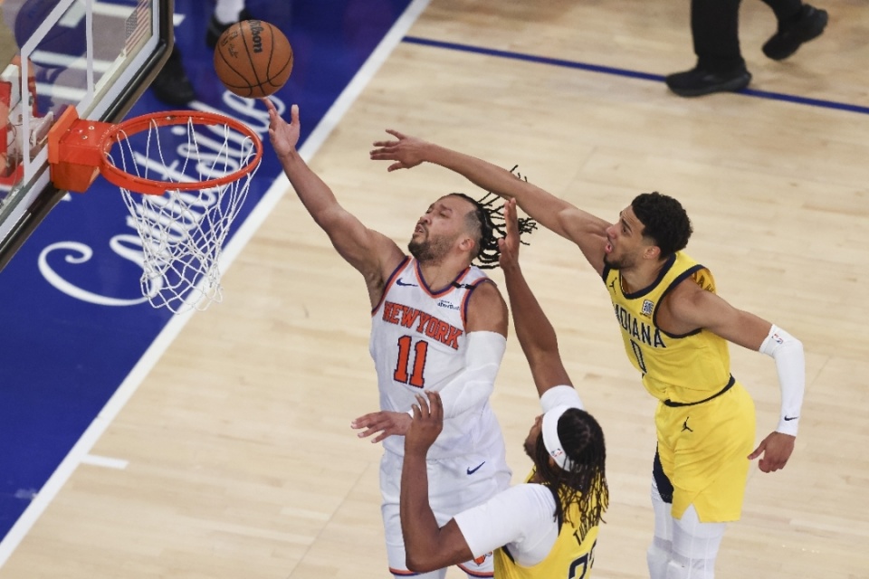 西亚卡姆迎来十赛季高光表现，西班牙队球迷沸腾！的简单介绍